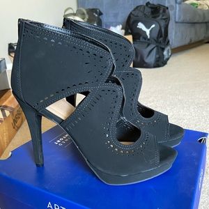 Apt 9 Cambay Heels